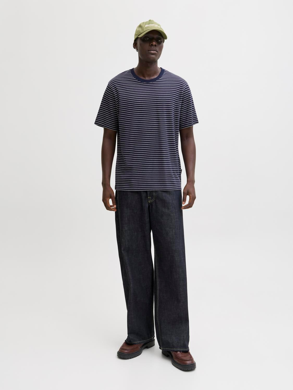 model_shot-front_full